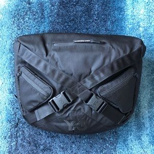 Y-3 Laptop Messenger Bag (all black)